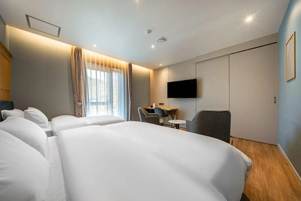 Brown Dot Hotel Signature Пусан